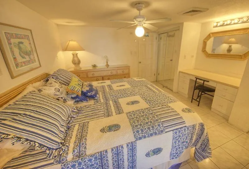 Treasure Island Condominiums Seven Mile Beach 3*,  Cayman Islands